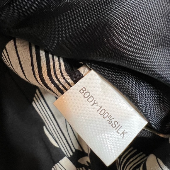 Kay Unger Black 100% Silk 3 Button Fitted Blazer size 8 lined - Picture 7 of 8